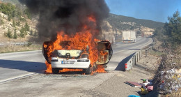 Adana Otoyolunda Seyir Halindeki Otomobil Alev Aldı