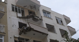 Mersin’de 5 katlı atıl binadaki 2 dairenin balkonları çöktü