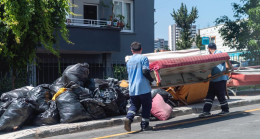 Mersin’de bir evden 5 kamyon çöp çıkarıldı