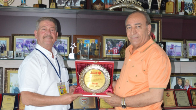 EFSANE BAŞKAN’A YILIN İŞADAMI ÖDÜLÜ