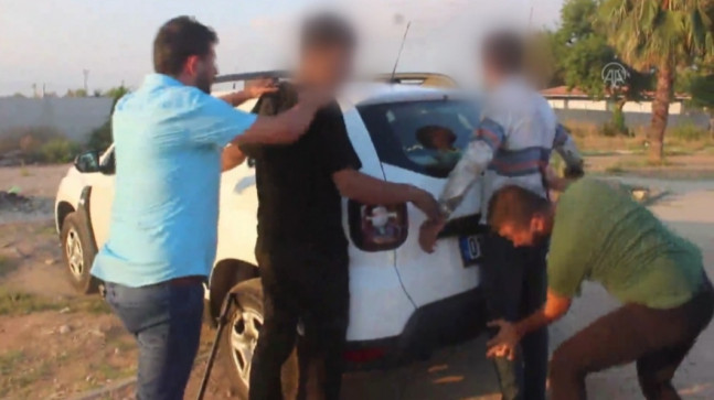 ADANA’da  Sokakta Kadını Darbeden 2 Şüpheli Yakalandı