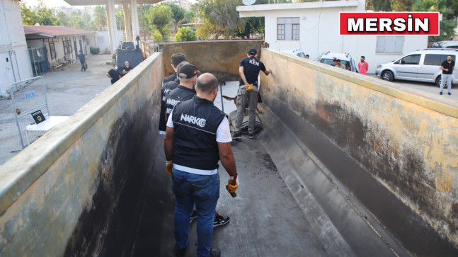 MERSİN’DE BİR TIRIN DORSESİNE GİZLENMİŞ 105 KİLOGRAM EROİN ELE GEÇİRİLDİ… 1KİŞİ GÖZ ALTINA ALINDI