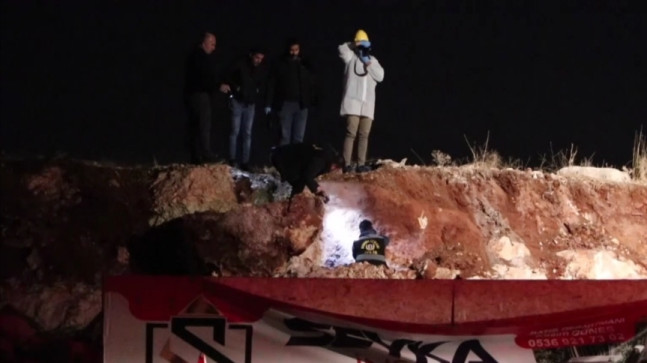 GAZİANTEP’DE PATLAYICIYLA TEMEL AÇMA ÇALIŞMASINDA ETRAFA SAÇILAN TAŞLAR 2 KİŞİYİ YARALADI