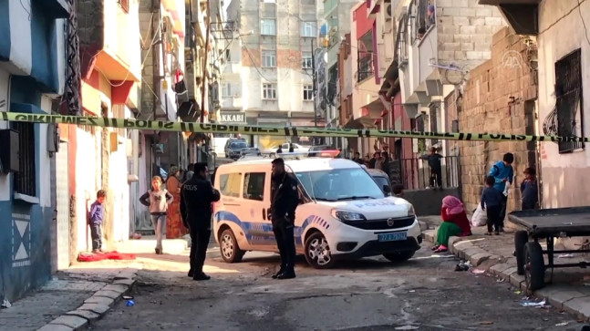 GAZİANTEP’te  Pompalı tüfekle ateş açıp kaçan zanlı biri ağır 3 çocuğu yaraladı