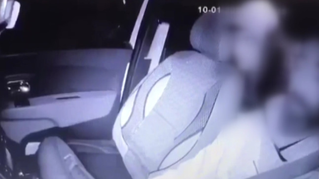 ANTALYA’DA TAKSİCİYE SALDIRI! ELİNDEKİ TAŞLA DEFALARCA KAFASINA VURDU…