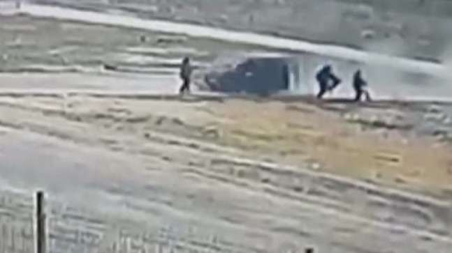 MERSİN’DE BİR ARAÇ YOLDA YÜRÜYEN ÖĞRENCİLERE ÇARPTI ÇARPMA SONUCU 1’İ AĞIR  OLMAK ÜZERE TOPLAM 3 ÖĞRENCİ YARALANDI