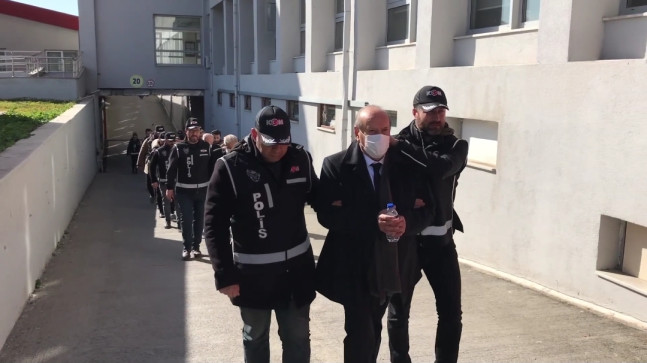 ADANA’DA 11 BİNANIN DEPREMLERDE YIKILMASINA İLİŞKİN GÖZALTINA ALINAN 11 ŞÜPHELİ ADLİYEDE