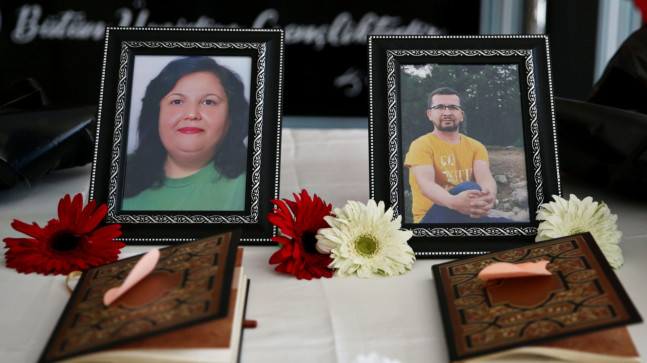 DEPREMDE VEFAT EDEN İKİ ÖĞRETMEN İÇİN ADANA’DAKİ LİSEDE “ANI KÖŞESİ” OLUŞTURULDU