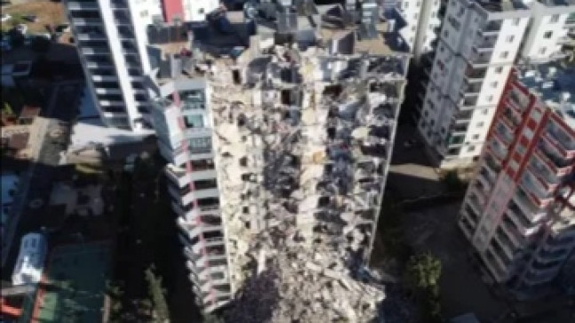 ADANA’DA ONLARCA KİŞİYE MEZAR OLAN METE APARTMANI MÜTEAHHİDİNDEN AKILALMAZ SAVUNMA: “YALNIZCA BİR KISMI YIKILDI”