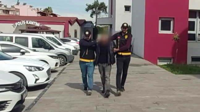 ADANA’DA MOTOSİKLET HIRSIZLIĞINDAN ARANAN ZANLI KLİMA ÇALARKEN YAKALANDI