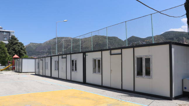 DEPREMDE ETKİLENEN HATAY’DA SANDIKLARIN KURULACAĞI KONTEYNERLER HAZIRLANIYOR