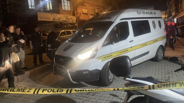 ADANA’DA OLAYLA İLGİSİ OLMAYAN BİR KİŞİNİN ÖLDÜĞÜ, EŞİNİN VE BİR ZANLININ YARALANDIĞI İKİ GRUP ARASINDAKİ SİLAHLI KAVGANIN 4 ŞÜPHELİSİ TUTUKLANDI