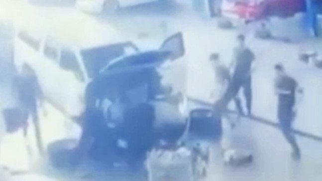 TAMİRHANEDE ÜZERİNE ARAÇ DÜŞEN GENÇ İŞÇİ HAYATINI KAYBETTİ