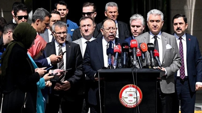 YSK BAŞKANI AHMET YENER SON VERİLERİ AÇIKLADI! SANDIKLARIN YÜZDE 99’U AÇILDI: İŞTE OY ORANLARI YSK BAŞKANI YENER: SAYIN ERDOĞAN YÜZDE 49,40, SAYIN KEMAL KILIÇDAROĞLU YÜZDE 44,96 OY ORANINA SAHİP
