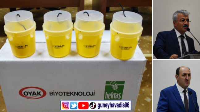 ADANA’DA NARENCİYE BAHÇELERİNDE ÖNEMLİ ZARARA YOL AÇAN AKDENİZ MEYVESİ SİNEĞİYLE MÜCADELE KAPSAMINDA ÜRETİCİLERE KİTLESEL YAKALAMA TUZAĞI DAĞITILDI