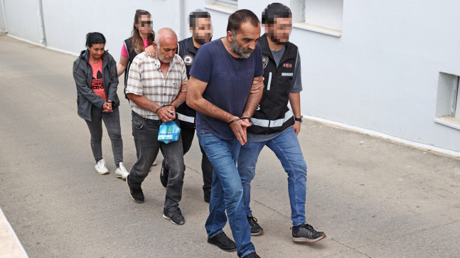 ADANA’DA 25 ENGELLİYİ 750 BİN LİRA DOLANDIRAN 3 ŞÜPHELİDEN BİRİ TUTUKLANDI