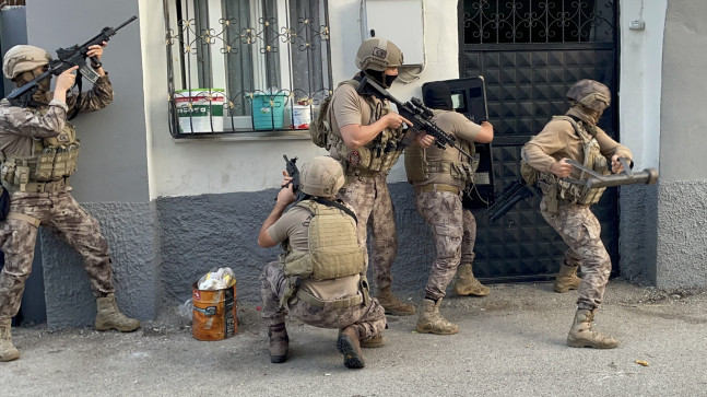 EMNİYET 15 ORGANİZE SUÇ ÖRGÜTÜNE YÖNELİK 31 İLDE KUKLA OPERASYONU DÜZENLENDİ