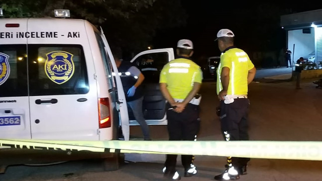 ADANA’DA POMPALI TÜFEKLE ATEŞ AÇILMASI SONUCU 1 KİŞİ HAYATINI KAYBETTİ, 4 KİŞİ YARALANDI