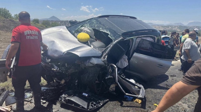 MERSİN’DE 3 OTOMOBİLİN KARIŞTIĞI KAZADA YARALANAN 26 GENÇ HAYATINI KAYBETTİ