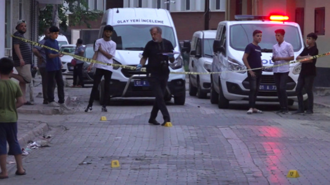 ADANA SUCUZADE MAHALLESİ’NDE AKRABA OLAN İKİ GRUP ARASINDAKİ  ÇIKAN SİLAHLI KAVGADA 2 KİŞİ ÖLDÜ