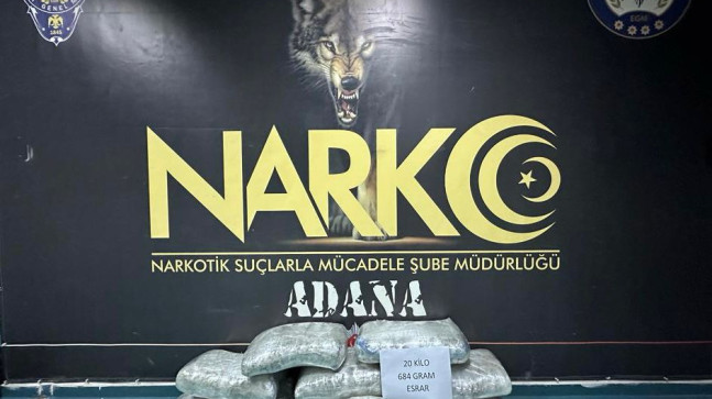 ADANA’DA BİR OTOMOBİLDE VALİZLERİN İÇİNDE 20 KİLO 684 GRAM ESRAR ELE GEÇİRİLDİ