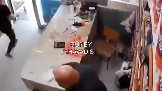 KOZAN’DA 5,5 BÜYÜKLÜĞÜNDEKİ DEPREM GÜVENLİK KAMERASINA YANSIDI