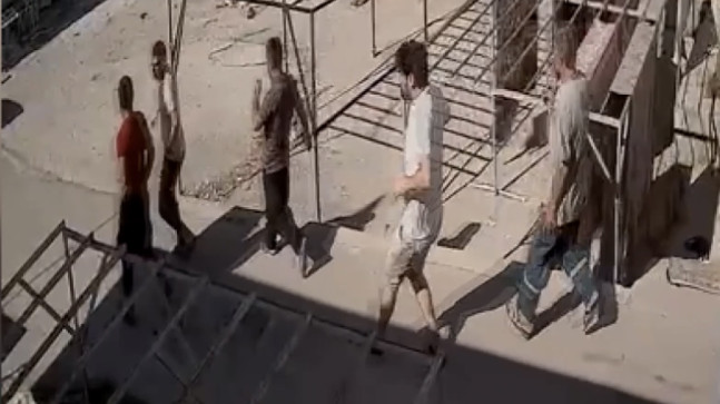 OSMANİYE’DE DEPREM ANI BAZI İŞ YERLERİNİN GÜVENLİK KAMERASINA YANSIDI