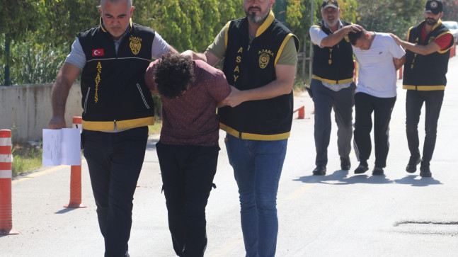 ADANA’DA 2 KİŞİYİ SİLAH VE BIÇAK ZORUYLA GASPETTİKLERİ GEREKÇESİYLE YAKALANAN 2 ŞÜPHELİ TUTUKLANDI