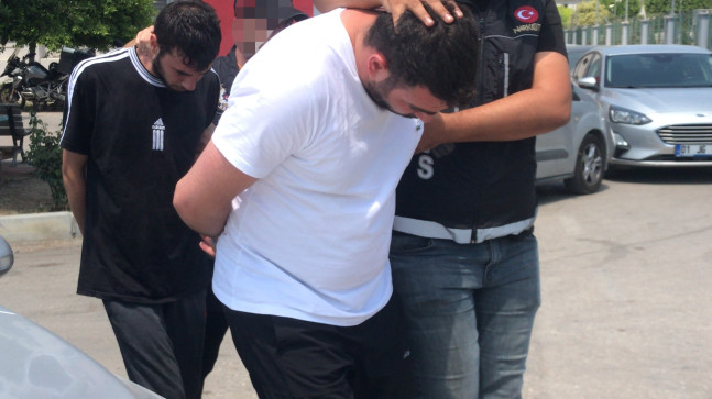 ADANA’DA BİR OTOMOBİLDE 139,60 GRAM SENTETİK UYUŞTURUCU ELE GEÇİRİLDİ 1 KİŞİ TUTUKLANDI