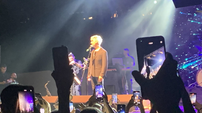 ŞARKICI MANUŞ BABA ALADAĞ İLÇESİNDE VERDİĞİ KONSERLE DİNLEYİCİLERİ COŞTURDU