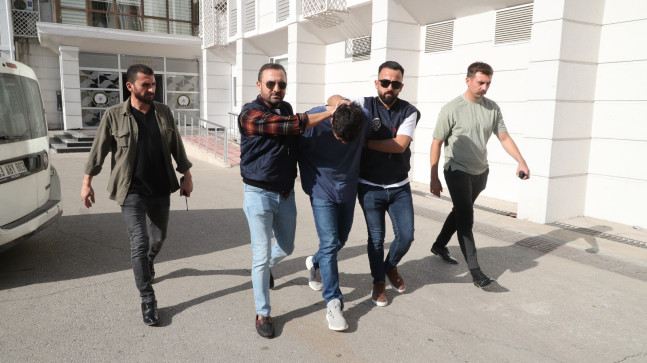 MERSİN’DE AYNI HASTANEDE ÇALIŞTIĞI İNTÖRN DOKTORU POMPALI TÜFEKLE YARALAYAN TEKNİSYEN TUTUKLANDI