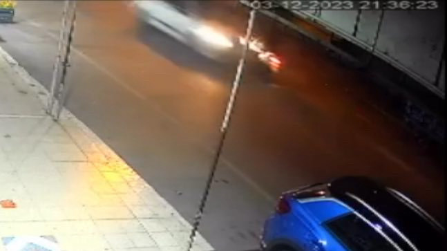 ADANA’DA BİR KİŞİNİN ÖLDÜĞÜ, BİR KİŞİNİN YARALANDIĞI TRAFİK KAZASI GÜVENLİK KAMERASINDA