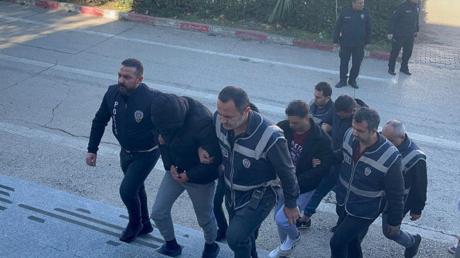 ADANA’DA  BİR KİŞİNİN TABANCAYLA ÖLDÜRÜLMESİYLE İLGİLİ 1 ŞÜPHELİ TUTUKLANDI