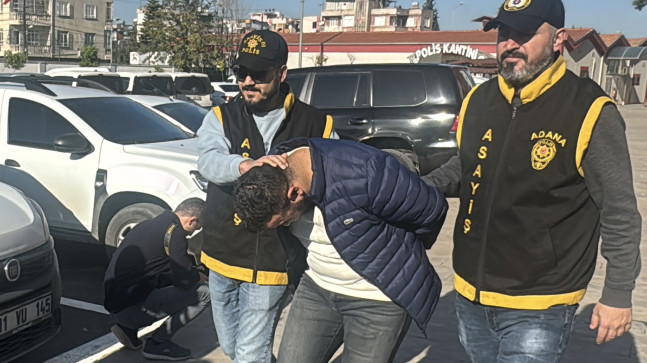 ADANA’DA ŞÜPHE ÜZERİNE DURDURULAN TAKSİDEN 3 RUHSATSIZ SİLAH ÇIKTI!