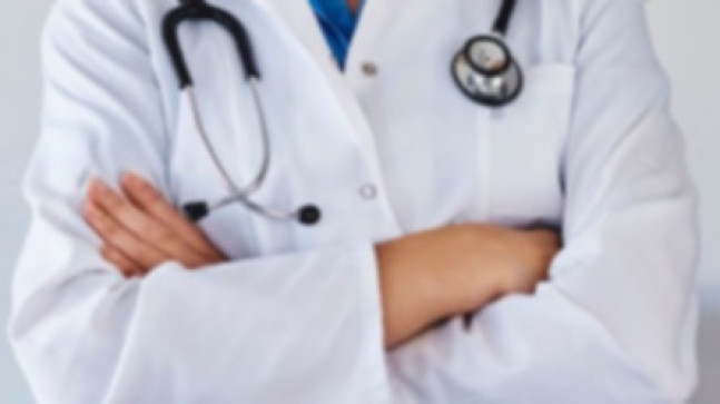 ADANA’DA SAHTE DOKTOR YAKA KARTI KULLANAN KADIN YAKALANDI