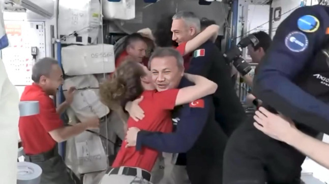 İLK TÜRK ASTRONOT ALPER GEZERAVCI , ULUSLARARASI UZAY İSTASYONU’NDA