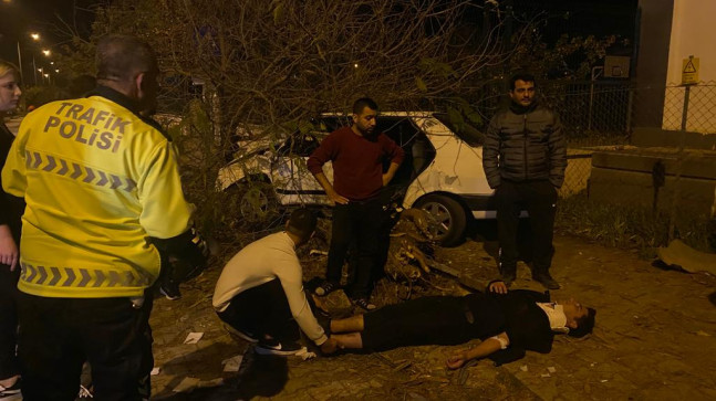 ADANA’DA İKİ OTOMOBİLİN ÇARPIŞMASI SONUCU 5 KİŞİ YARALANDI