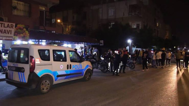 ADANA’DA OTOMOBİL İLE YUNUS EKİBİNE AİT MOTOSİKLETİN ÇARPIŞMASI SONUCU 2 POLİS YARALANDI