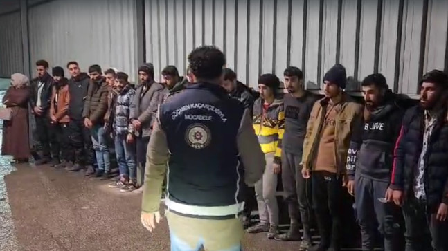OSMANİYE’DE YURDA YASA DIŞI YOLLARLA GİRDİKLERİ BELİRLENEN 14 SURİYE UYRUKLU YAKALANDI