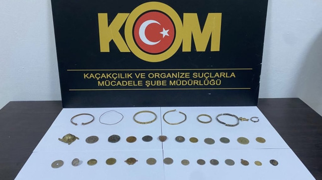 MERSİN’DE 24 SİKKE VE 10 OBJE ELE GEÇİRİLDİ…