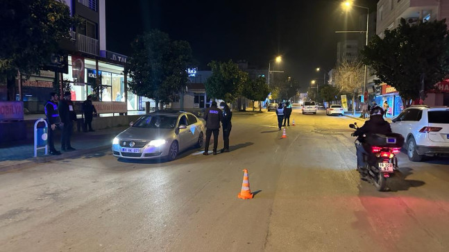 KOZAN’DA ASAYİŞ DENETİMLERİNDE YAKALANAN 3 ŞÜPHELİ TUTUKLANDI