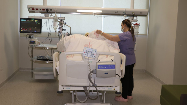 KIRGIZİSTAN’IN BAŞKENTİ BİŞKEK’TE YANGINDA VE HELİKOPTER KAZASINDA YARALANARAK TÜRKİYE’YE GETİRİLEN 4 KİŞİNİN TEDAVİSİ ADANA’DA SÜRÜYOR