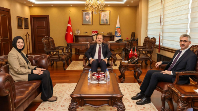 MİLLİ EĞİTİM BAKAN YARDIMCISI YILMAZ, MERSİN VALİLİĞİNE ZİYARETTE BULUNDU