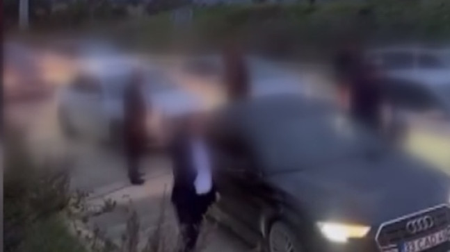 MERSİN’DE DÜĞÜN KONVOYUNDAKİ ARACIYLA YOLU KAPATIP TABANCAYLA HAVAYA ATEŞ AÇTI…