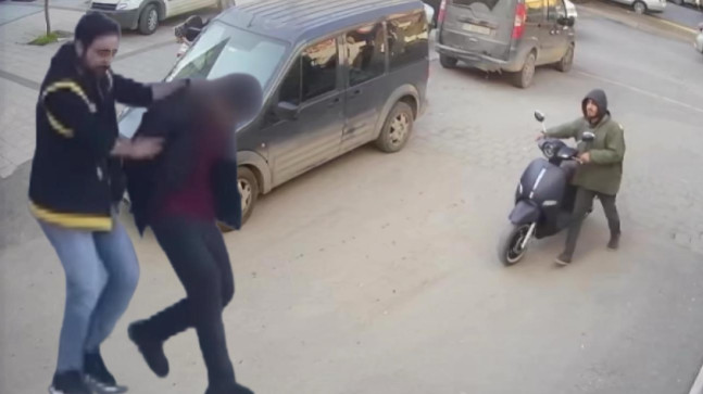 ADANA’DA ELEKTRİKLİ BİSİKLET VE 2 MOTOSİKLET ÇALDIKLARI GEREKÇESİYLE 2 ŞÜPHELİ TUTUKLANDI