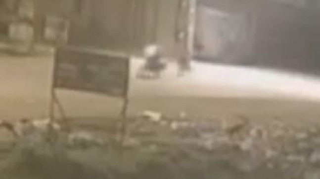 ADANA’DA İKİ MOTOSİKLETİN ÇARPIŞMASI SONUCU BİR KİŞİNİN HAYATINI KAYBETTİĞİ  KAZA GÜVENLİK KAMERASINA YANSIDI