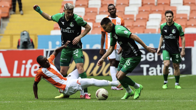 ADANASPOR İLE SAKARYASPOR 0-0 BERABERE KALDI