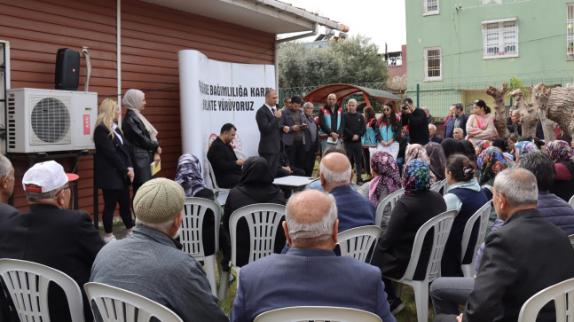 YÜREĞİR KAYMAKAMI MEHMET AKSU, BAĞIMLILIKLA MÜCADELE KAPSAMINDA ESNAF VE VATANDAŞLARLA BULUŞTU