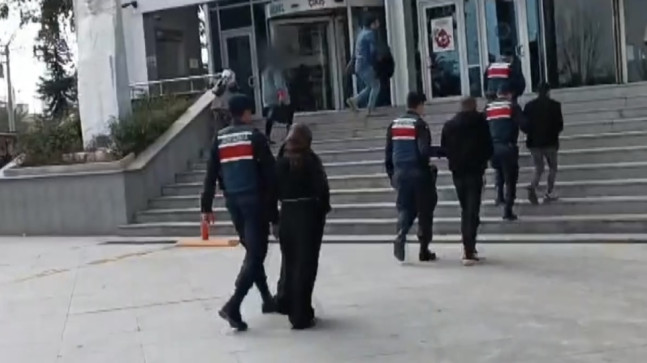 MERSİN, OSMANİYE VE ADANA’DA DÜZENLENEN GÖÇMEN KAÇAKÇILIĞI OPERASYONUNDA 3 ZANLI YAKALANDI