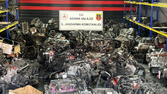 ADANA’DA BİR DEPOYA YAPILAN BASKINDA GÜMRÜK KAÇAĞI 96 OTOMOBİL MOTORU ELE GEÇİRİLDİ